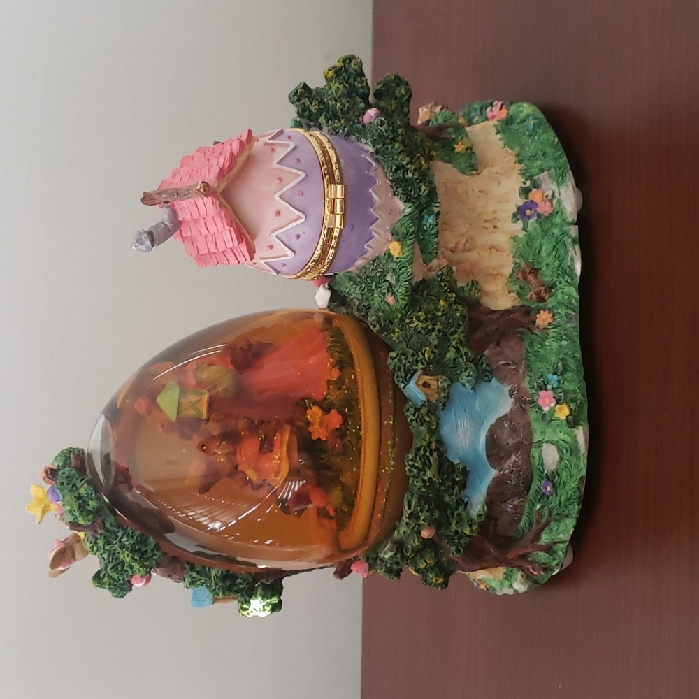 Peter Rabbit Globe - Picture 3 of 5